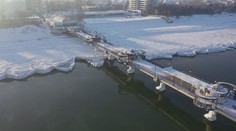 Ledová tsunami pokryla Baltské pobřeží, může být nebezpečná