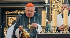 Poslední foto Dominika Duky. Hanba, křičeli na něj po mši odpůrci