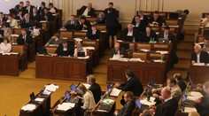 VELKÝ PŘEHLED: Víme, kteří poslanci si to ve Sněmovně jen odseděli a nic nedělali!