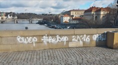 Sprejeři z Karlova mostu jsou odhaleni! Z Česka radši utekli