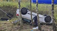 Po srážce s kamionem na D5 zůstal řidič zaklíněný v autě. Letěl pro něj vrtulník