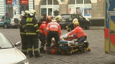 Dobrodruh lezl v noci po střechách. Našli ho až za dva dny, spadl do světlíku