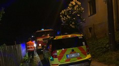 Balkon se uvolnil a zřítil se na muže, ten na místě zemřel