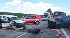 Při čelním střetu se zranili tři lidé! Pro jednoho přiletěl vrtulník