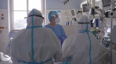 Přibylo přes 10 tisíc nakažených, v nemocnicích budou opět pomáhat vojáci