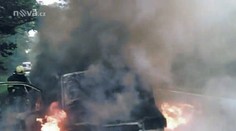 V centru Hradce Králové řidiči shořelo za jízdy auto