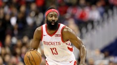 Harden se opět utrhl ze řetězu a dal 47 bodů! Curry slaví jubileum