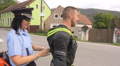 Motorkáři dostanou od policie reflexní kšandy! Aby ubylo nehod