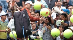 Další skandál na US Open. Fanoušek chtěl Sinnera okrást přímo na kurtu