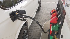 Ceny na pumpách jdou nahoru. Odborník poradil, zda má smysl dělat zásoby