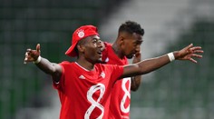 Gól Lewandovskiho rozpoutal oslavy, Bayern slaví osmý ligový titul v řadě