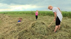 Náhradní manželka zvládala péči o statek a děti lépe než ta původní