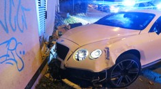 Noční honička v Liberci: Provokoval hlídku, pak zbořil luxusní bentley