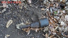 Žena při novoročním špacíru našla pod hradem sovětský granát!