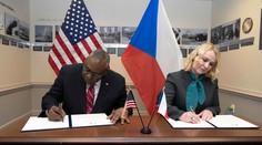 Černochová podepsala dohodu s USA. O základně se nediskutovalo