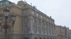 Matka oběti střelby na univerzitě k Macoše nepřijela sama, myslí si policie