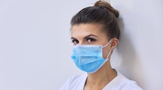Překvapivé zjištění! Zvýšená vlhkost pod rouškou chrání proti koronaviru