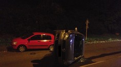 Řidička v Praze skončila s autem na boku!