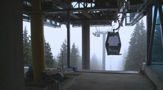 Sněžku zasáhl orkán. Část lanovky je kvůli větru mimo provoz
