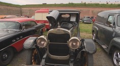 Náchodsko rozburácela historická auta. Některá brázdí silnice už sto let
