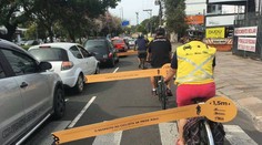 Válka řidičů s cyklisty. Takhle věčný souboj vyřešili natvrdo