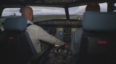 Výcvik dopravních pilotů v Praze. Na letišti trénují letušky i stevardi
