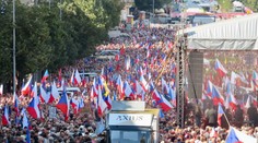 V Praze se demonstrovalo proti vládě Petra Fialy. Přišlo okolo 70 tisíc lidí