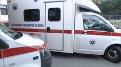 Sanitka muže vezla 7 hodin namísto dvou. Po převozu zemřel