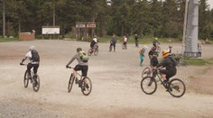 Zájem o trailovou cyklistiku roste. K úrazům vyráží záchranáři i 10krát za den