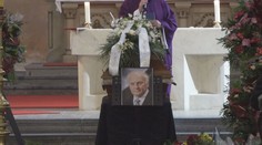 Jaromír Jágr se naposledy rozloučil se svým otcem. Nechyběl ani Plekanec