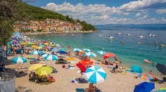 Záběry z Chorvatska vyděsily turisty. Letos už do vody nejdu, strachují se