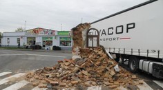 Maďarský kamion zdemoloval památnou kapličku ve Strážnici!