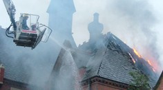 Majitel chtěl z domu vyhnat hady kouřem, vilu zničily plameny