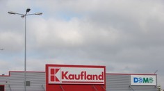 Kaufland rozzuřil Čechy! Sliboval levné okurky, přivezl jich málo a zákazníci se o ně poprali
