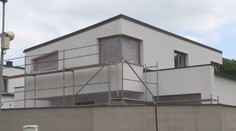 Fixujte úroky na co nejkratší dobu, radí ekonomové. Úvěrové sazby se mají snížit