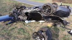 Šílená nehoda: BMW se proměnilo ve šrot. Řidič ale zázrakem přežil