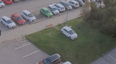 Senior bez řidičského oprávnění naboural do nemocnice. Spletl si brzdu s plynem