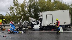 Vážná nehoda na D3: Dodávka narazila do značky údržby. Na místo letěl vrtulník