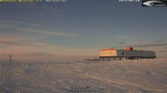 UFO, nebo tajná zbraň? V Antarktidě natočili tajemný předmět