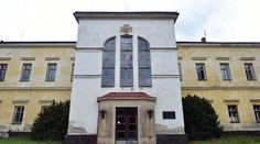 Takhle to vypadá v zámku, kde žil Heydrich. Je prokletý, věří místní