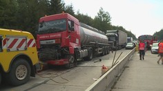 D1 stála v obou směrech! Dálnici uzavřely hromadné nehody