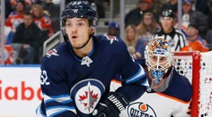 Mladíček v NHL vlétl na led, ale ztrapnil se hned při nástupu!
