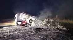 Dálnici D11 zablokoval požár cisterny. Převážela nebezpečný náklad