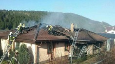 Rodina si postavila vysněný dům. Zničil ho požár od dětského auta