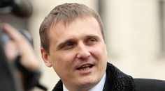 Bártův časopis podváděl v anketě. Fotky respondentů vzal z amerických webů