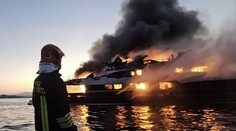 Na Sardinii začala hořet luxusní jachta. Zásah nepomohl, loď šla ke dnu