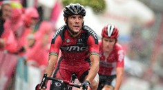 Cyklistu Gilberta při tréninku napadl opilý řidič a zlomil mu prst!