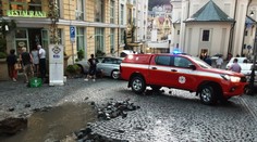 Západem Čech se prohnaly silné bouřky. V Karlových Varech déšť vymlel dlažbu