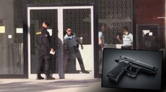 Muži vadily hlučné děti na hřišti. Vytáhl na ně pistoli! VIDEO