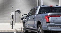 Automobilku Ford vyděsil požár nových elektrických pick-upů. Musela zastavit výrobu